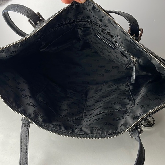 Michael Kors Jet Set Monogram Shoulder Bag Tote - Picture 9 of 11